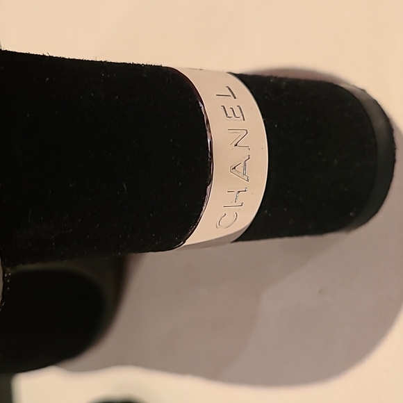 CHANEL black suede pumps with chrome and patent leather details. Size 40 - Picture 4 of 16